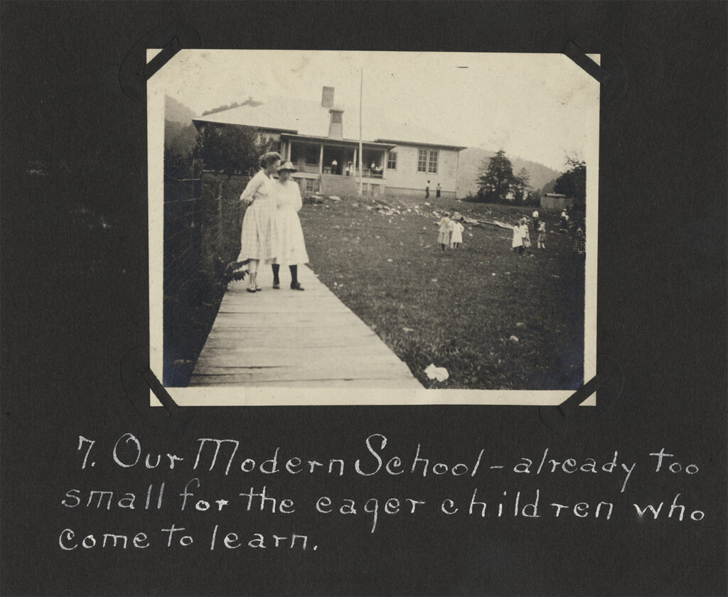 Pi Beta Phi Settlement School, Gatlinburg, circa 1920 (From Pi Beta Phi to Arrowmont, UT Libraries)