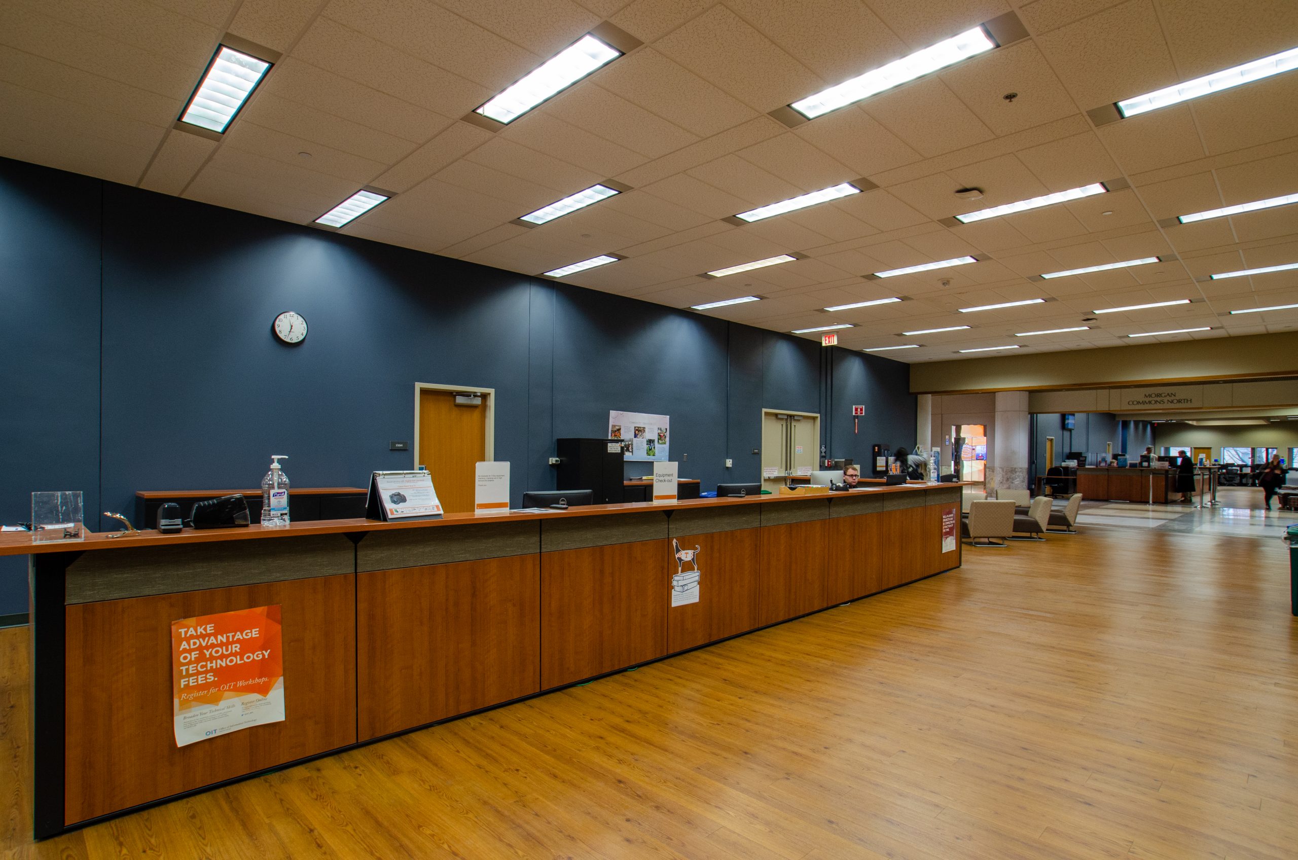 equipment desk at the commons in hodges library